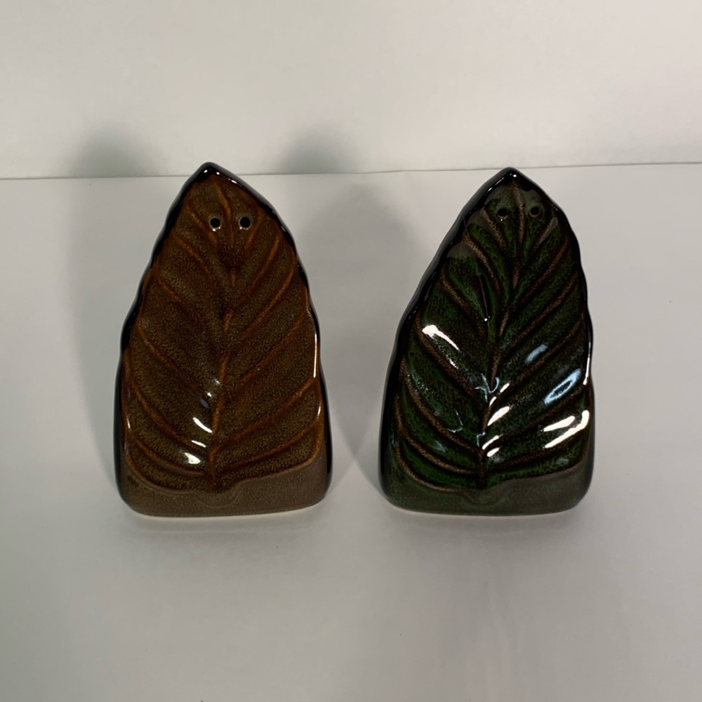 Pfaltzgraff rustic leaves leaf shaped ceramic salt and pepper shaker set